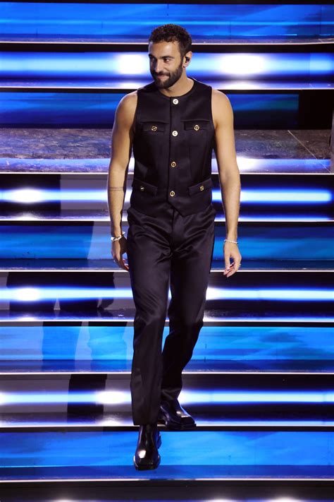 maglia di versace in swarovski|Marco Mengoni veste Versace al Festival di Sanremo .